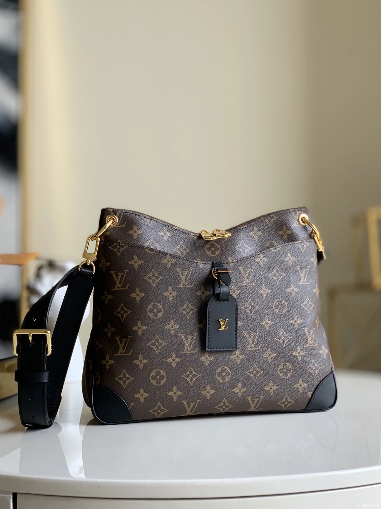 MM VUITTON LOUIS ODÉON 0824